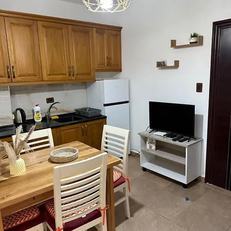 Ap 1 First Floor Apartament Golem (Tirana)